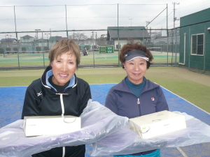 １３０歳以上の部優勝の関谷さんと河野さん